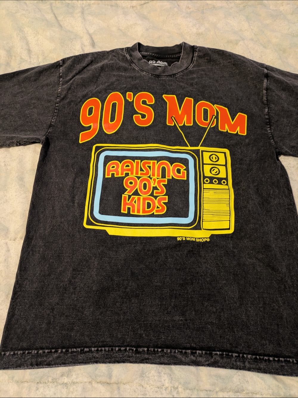 90's Mom 'Raising 90's Kids' Graphic Tee - Black